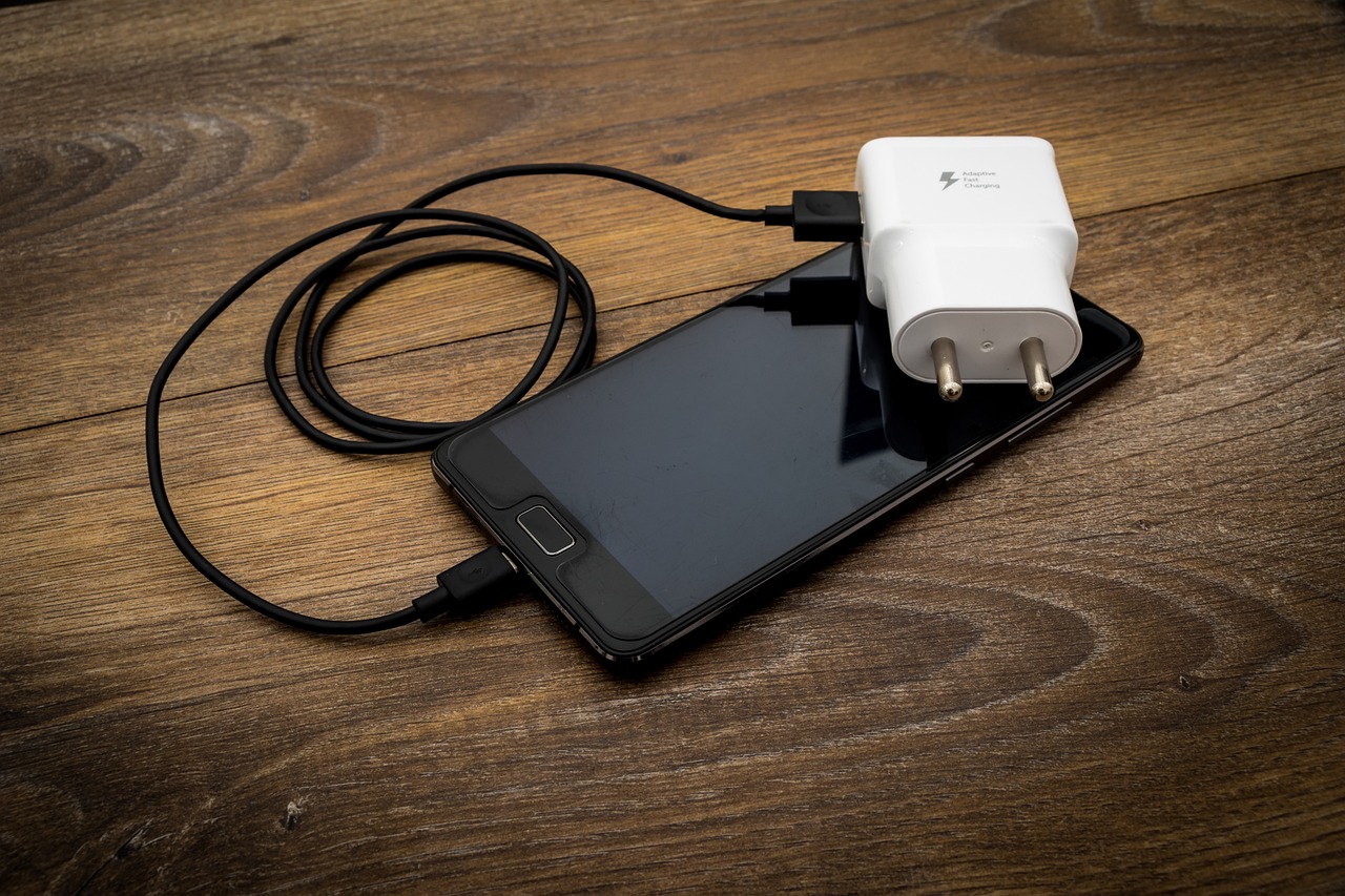 Pourquoi il ne faut pas charger son smartphone dans un lieu public ?